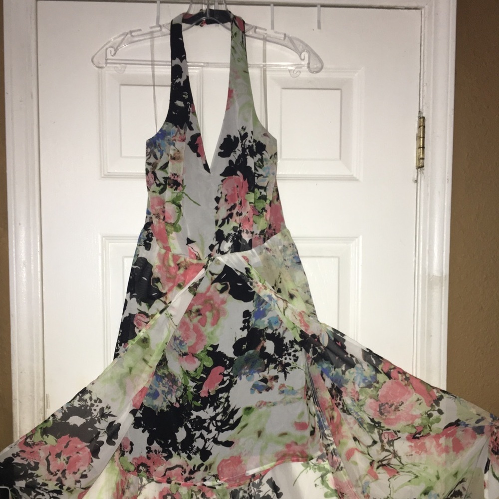 Floral high low maxi dressโ ๐ - Picture 2 of 5